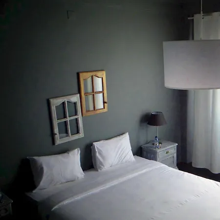 Отель Wallis Sao Bento 3*